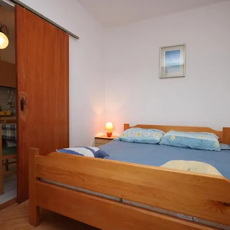 Apartment Apartments By The Sea Grebastica, Sibenik - 6442 *